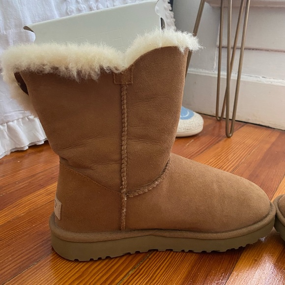 UGG Bailey Button II tan - Picture 7 of 12